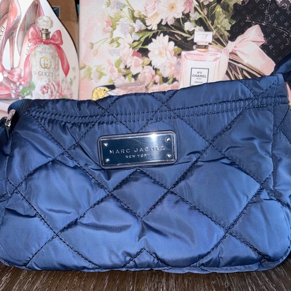 Marc Jacobs Quilted Navy Utility Messenger Bag with Adjustable straps - Picture 2 of 9